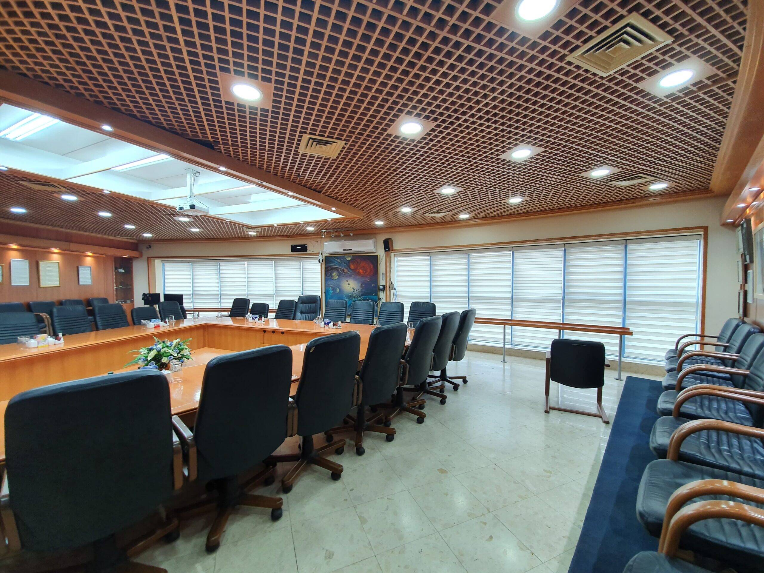 וילונות זברה חדר ישיבות