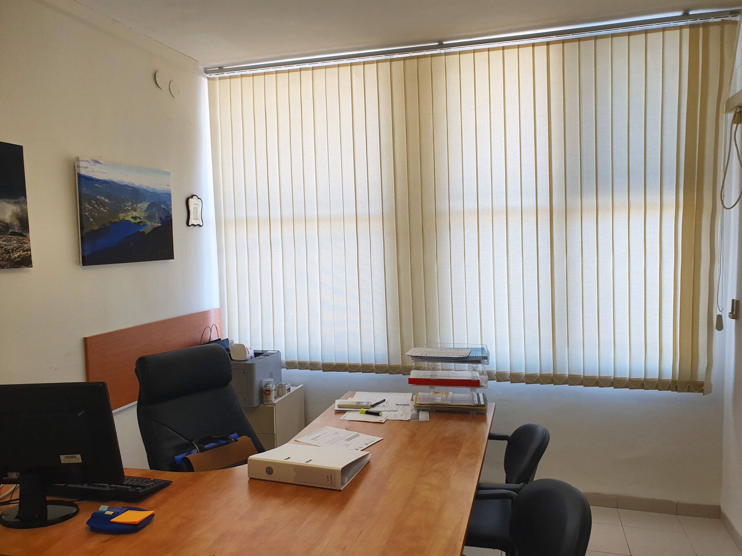 וילון ורטיקלי למשרד