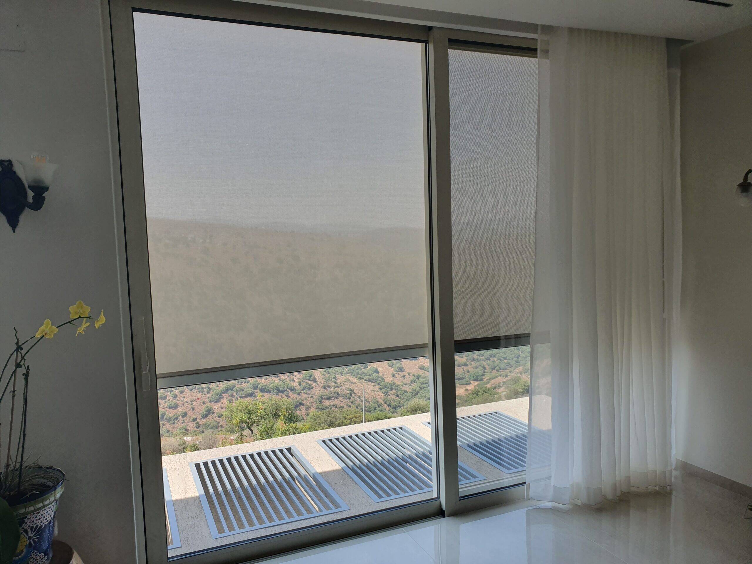 וילון בד בשילוב וילון רשת חיצוני