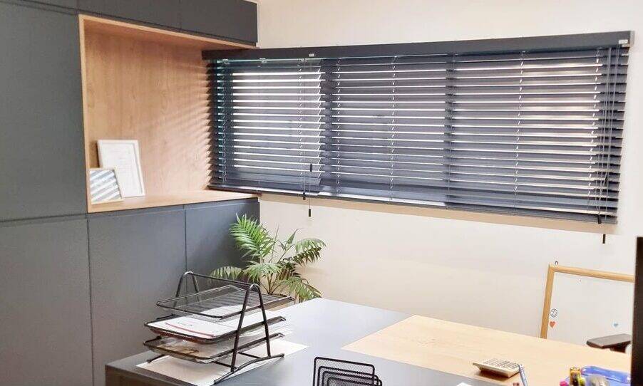 וילון ונציאני למשרד